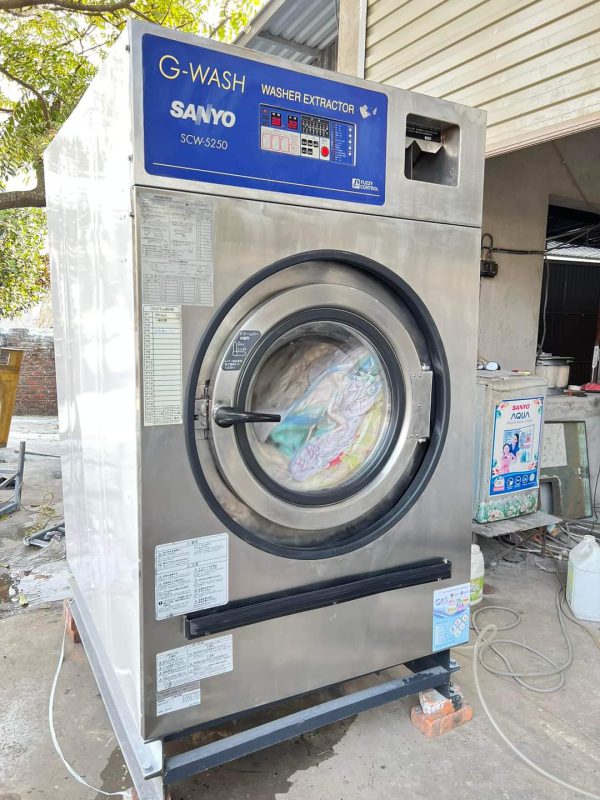 Máy giặt công nghiệp Sanyo